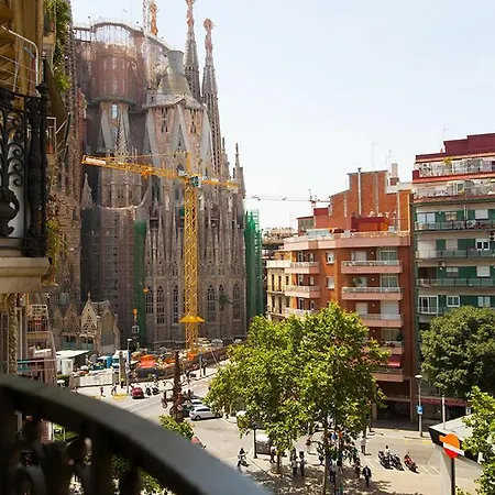 Gaudi Sagrada Familia * Barcelone